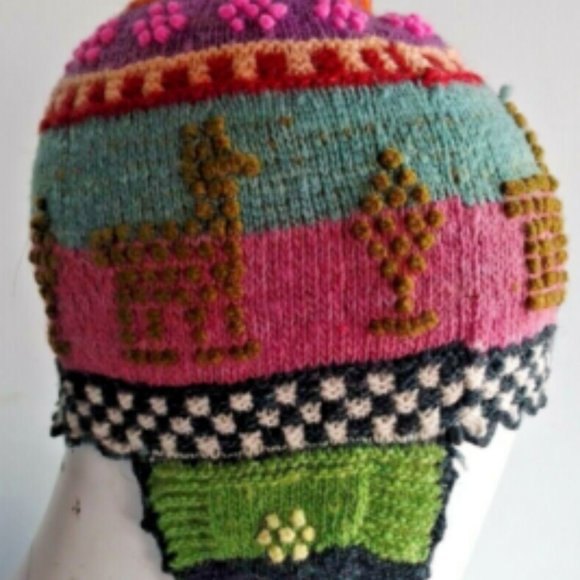 Peruvian ceremonial Andean chullo woven in sheep wool - Picture 4 of 10